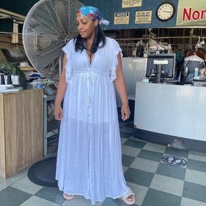 Feeling the vibes long white dress in M